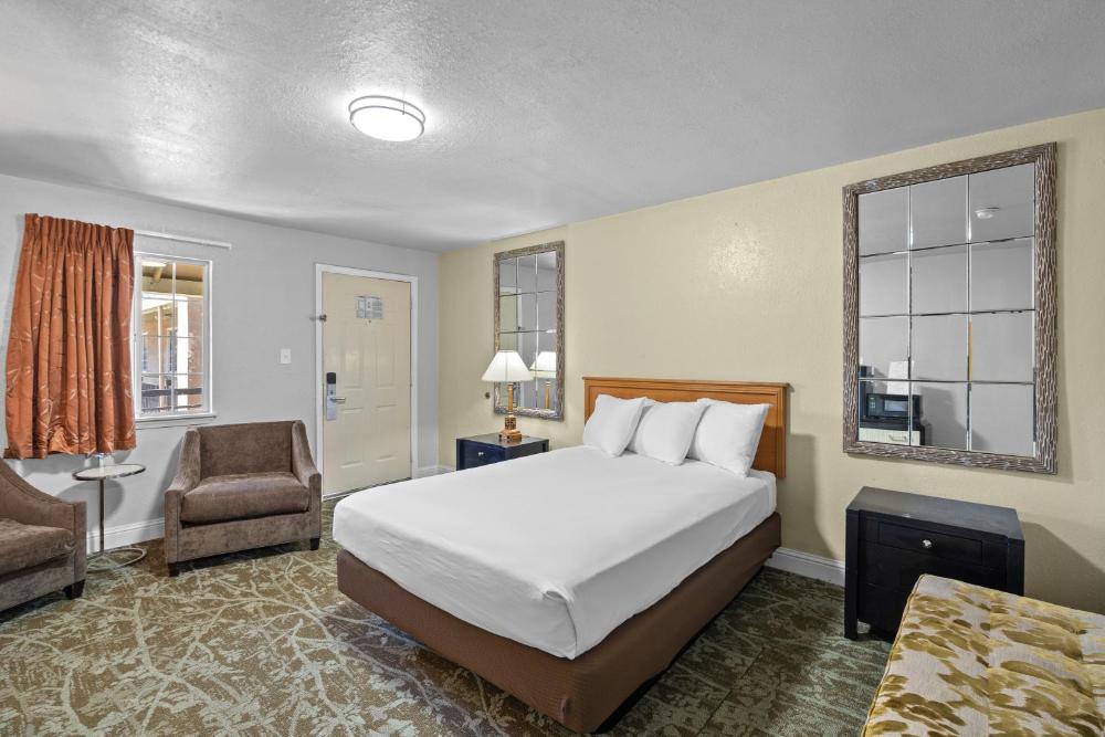 Queen Room interior