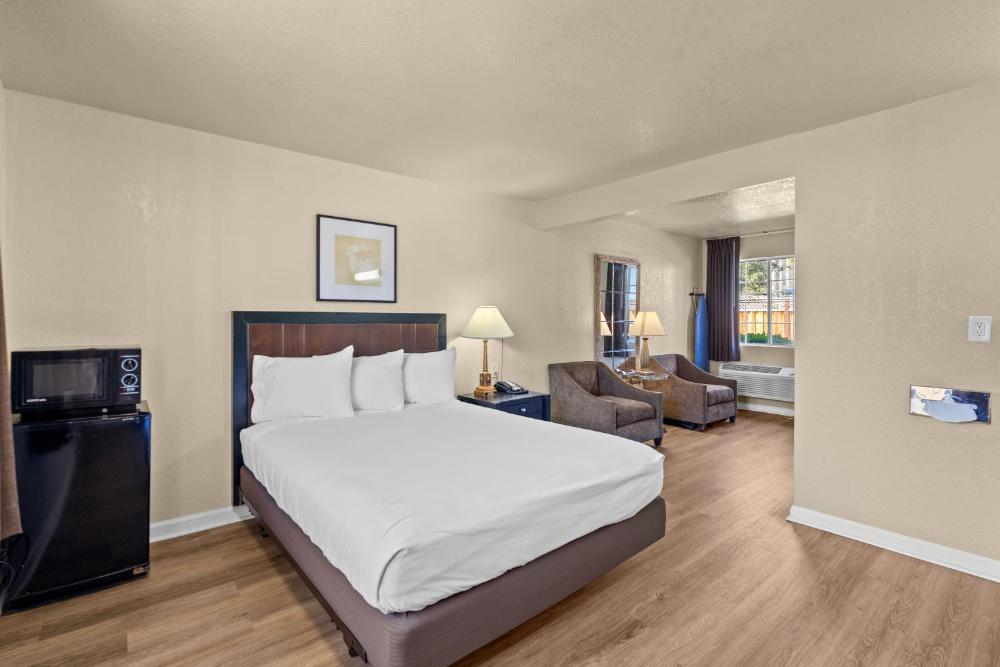 Queen Room - Disability Access interior